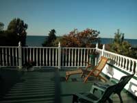 canada - qu�bec - Terrasse du g&icirc;te "La Maison des Gallant" &agrave; Rimouski avec une vue directe sur le St Laurent