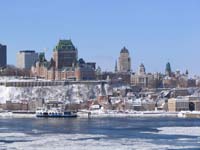 canada - qu�bec - Qu&eacute;bec : ch&acirc;teau Frontenac, basse-ville, remparts et h&ocirc;tel de ville depuis Levis un beau jour d hiver.