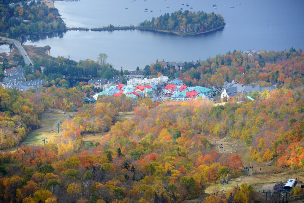 Lac du Mont Tremblant dans les Laurentides au Québec